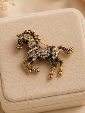 Champagne Stardust Horse Brooch